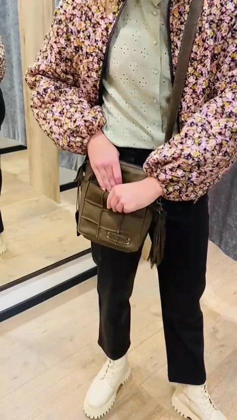 Promo π₯° Promo β€οΈ Klein Leren Schoudertasje, Olive/ Groen Bag2Bag Blanes π π₯° 2 Promo π₯° Promo β€οΈ Klein Leren Schoudertasje, Olive/ Groen Bag2Bag Blanes π π₯° - Afbeelding 2