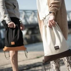 Promo 💯 Coupon ⌛ YATTA Stevige Canvas Rugzak Met Trekkoord/rijgkoord, Binnenzak Met Rits En Kunstleren Bodem - Koffiebruin/Beige 🎉 ⭐ -Tassen-dames Verkoop 550x339