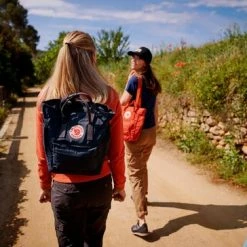 Beste Verkoop โ๏ธ Beste Pirce ๐ Fjallraven Fjällräven Kånken Totepack Mini Unisex Rugzak - Ochre โ ๐ 13 Beste Verkoop โ๏ธ Beste Pirce ๐ Fjallraven Fjällräven Kånken Totepack Mini Unisex Rugzak - Ochre โ ๐ -Tassen-dames Verkoop 550x364 3