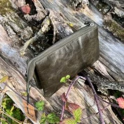 Gloednieuw 🔥 Promo 🔔 Lundholm Schoudertas Dames Top Kwaliteit Leer Olijf Groen - Schoudertasje Dames Klein Crossbody Tas | Cadeau Voor Vriendin Tip | Scandinavisch Design - Lundholm Myrdal Serie 🎉 🌟 -Tassen-dames Verkoop 550x428 4