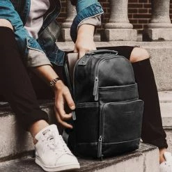 Groothandel π Beste Pirce β¨ The Chesterfield Brand Leren Rugzak Zwart Austin π π 33 Groothandel π Beste Pirce β¨ The Chesterfield Brand Leren Rugzak Zwart Austin π π -Tassen-dames Verkoop 550x550 375
