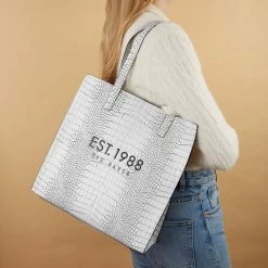 Korting ๐งจ Gloednieuw โค๏ธ Ted Baker Lavayda Dames Shopper - Wit - Maat Geen ๐ ๐คฉ 23 Korting ๐งจ Gloednieuw โค๏ธ Ted Baker Lavayda Dames Shopper - Wit - Maat Geen ๐ ๐คฉ -Tassen-dames Verkoop 550x550 387