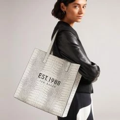 Korting ๐งจ Gloednieuw โค๏ธ Ted Baker Lavayda Dames Shopper - Wit - Maat Geen ๐ ๐คฉ 34 Korting ๐งจ Gloednieuw โค๏ธ Ted Baker Lavayda Dames Shopper - Wit - Maat Geen ๐ ๐คฉ -Tassen-dames Verkoop 550x550 389