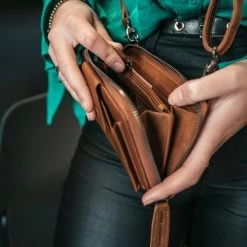 Promo 😍 Goedkoopste 🎁 The Chesterfield Brand Leren Telefoontasje Cognac Taipei 🌟 👍 -Tassen-dames Verkoop 550x550 82