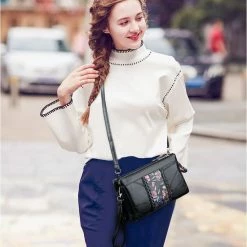 Beste Pirce π Hete verkoop π LaGloss ECHT LEDER Damestas Bloemen Print 1 - Luxe Zacht Leren Crossbody Handtas - Zwarte Schoudertas - Clutch - 23 X 14 Cm π β 12 Beste Pirce π Hete verkoop π LaGloss ECHT LEDER Damestas Bloemen Print 1 - Luxe Zacht Leren Crossbody Handtas - Zwarte Schoudertas - Clutch - 23 X 14 Cm π β -Tassen-dames Verkoop 550x643