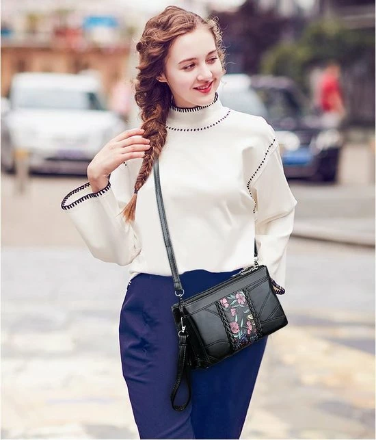 Beste Pirce π Hete verkoop π LaGloss ECHT LEDER Damestas Bloemen Print 1 - Luxe Zacht Leren Crossbody Handtas - Zwarte Schoudertas - Clutch - 23 X 14 Cm π β 6 Beste Pirce π Hete verkoop π LaGloss ECHT LEDER Damestas Bloemen Print 1 - Luxe Zacht Leren Crossbody Handtas - Zwarte Schoudertas - Clutch - 23 X 14 Cm π β - Afbeelding 6