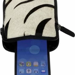 Goedkoop 😍 Beste deal ⌛ Arrigo Leren Telefoontasje Dames Met Een Verstelbare Schouderband - Zwart Met Dierenprint -Telefoon Hoesje 🌟 🥰 -Tassen-dames Verkoop 550x663