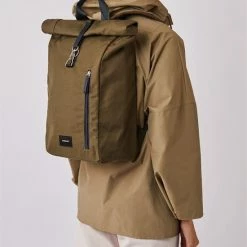 Flash-uitverkoop ⌛ Flash-uitverkoop ✔️ Sandqvist Dante Metal Hook Olive Rugzak Vegan SQA1678 Olijfgroen ❤️ ❤️ -Tassen-dames Verkoop 550x687 8