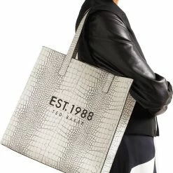 Korting ๐งจ Gloednieuw โค๏ธ Ted Baker Lavayda Dames Shopper - Wit - Maat Geen ๐ ๐คฉ 30 Korting ๐งจ Gloednieuw โค๏ธ Ted Baker Lavayda Dames Shopper - Wit - Maat Geen ๐ ๐คฉ -Tassen-dames Verkoop 550x727 4