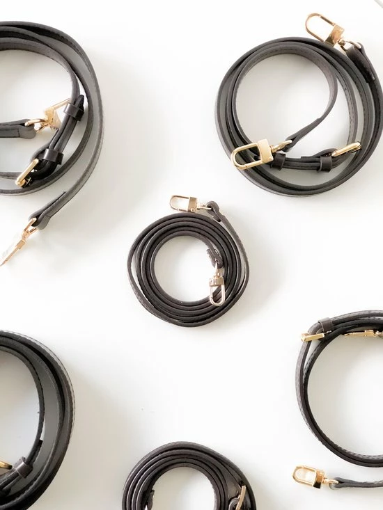 Nieuw ๐คฉ Beste Pirce ๐ XARI COLLECTIONS - 'Coffee' Donkerbruin Leren Hengsel - Goud Hardware - 0.8 Cm Breed - Hengsel Handtas - Leder Hengsel Los Voor Tas - Crossbody Strap / Vervang Tashengsel Voor Over De Schouder - Schouderriem - Bagstrap - Bruin Leer Schouderband ๐ฅ ๐ 3 Nieuw ๐คฉ Beste Pirce ๐ XARI COLLECTIONS - 'Coffee' Donkerbruin Leren Hengsel - Goud Hardware - 0.8 Cm Breed - Hengsel Handtas - Leder Hengsel Los Voor Tas - Crossbody Strap / Vervang Tashengsel Voor Over De Schouder - Schouderriem - Bagstrap - Bruin Leer Schouderband ๐ฅ ๐ - Afbeelding 3