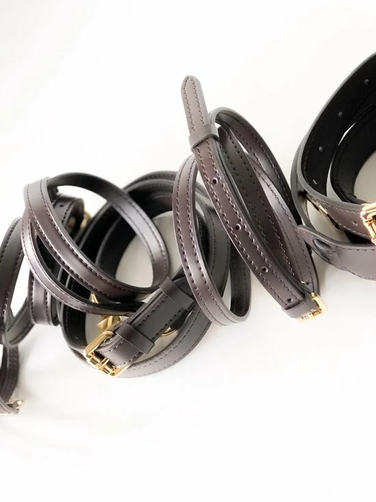 Nieuw ๐คฉ Beste Pirce ๐ XARI COLLECTIONS - 'Coffee' Donkerbruin Leren Hengsel - Goud Hardware - 0.8 Cm Breed - Hengsel Handtas - Leder Hengsel Los Voor Tas - Crossbody Strap / Vervang Tashengsel Voor Over De Schouder - Schouderriem - Bagstrap - Bruin Leer Schouderband ๐ฅ ๐ 4 Nieuw ๐คฉ Beste Pirce ๐ XARI COLLECTIONS - 'Coffee' Donkerbruin Leren Hengsel - Goud Hardware - 0.8 Cm Breed - Hengsel Handtas - Leder Hengsel Los Voor Tas - Crossbody Strap / Vervang Tashengsel Voor Over De Schouder - Schouderriem - Bagstrap - Bruin Leer Schouderband ๐ฅ ๐ - Afbeelding 4